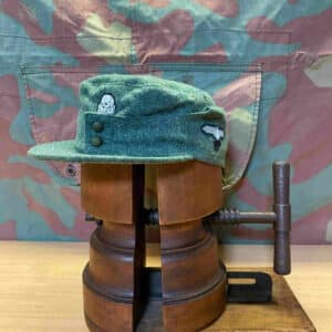 Casquette-allemande-M.43-Feldgrau-Elite-avec-insigne