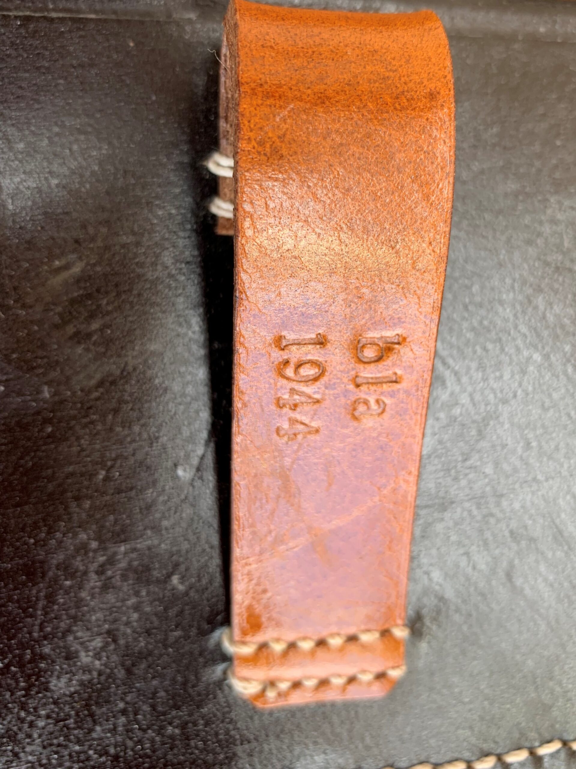 Paire Cartouchières / Porte Chargeur G43 Cuir - Tireur Elite - Luft Waffen 4 cartouchieres-cuir-noir-tireur-elite-repro-luft-waffen-wh-normandie-44.jpg (3)