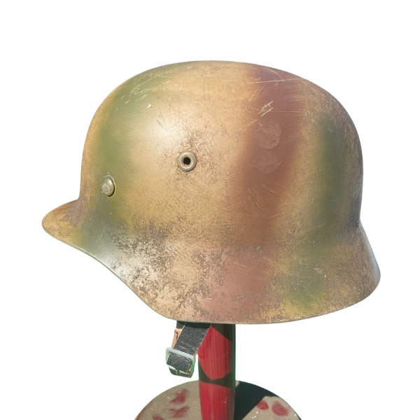 Casque Allemand M40 WH Camo Normandie Vieilli avec marquage 3 Casque Allemand M40 WH Camo Normandie Vieilli avec marquage – Image 3