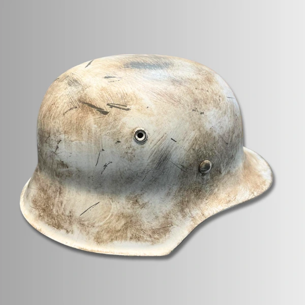 Stahlhelm M42 WH/SS – Camouflage Hiver – Vieillissement WW2 4 Stahlhelm M42 WH/SS – Camouflage Hiver – Vieillissement WW2 – Image 4